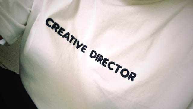 Ảnh thêu áo theo yều chữ Creative Director cho Local Brands