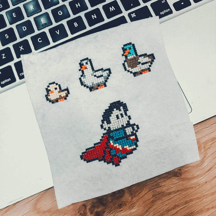 Ảnh thêu patch siêu nhân và 3 con gà